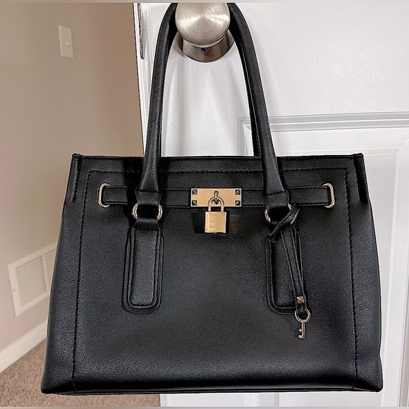 Aldo Bags Aldo Black Purse In Great Condition Poshmark